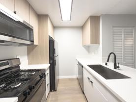 Modern Living in the Heart of Venice – Renovated 2 Bedroom Units - Photo 1 of 1