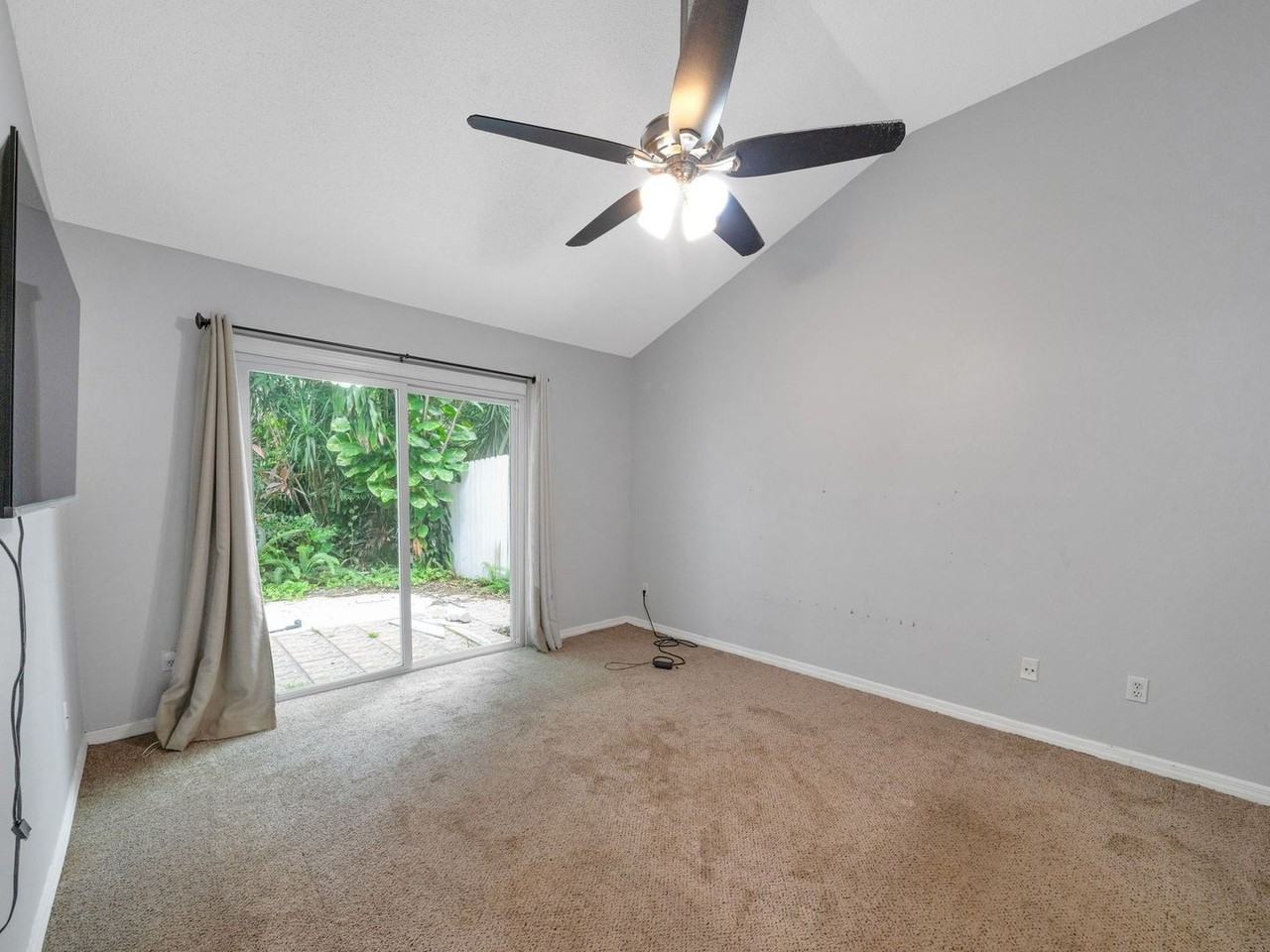 2758 Waymeyer Dr - Photo 4 of 32