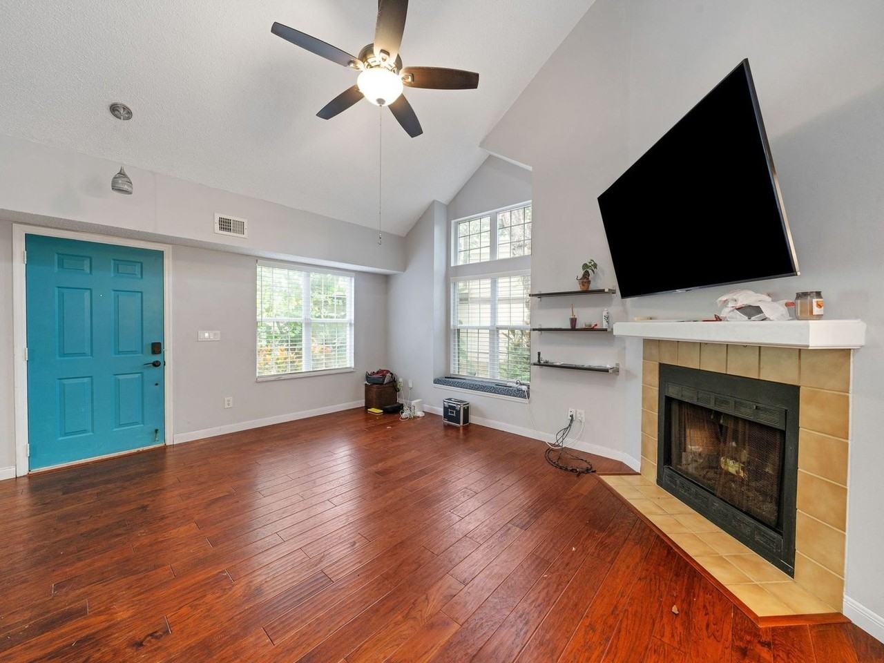 2758 Waymeyer Dr - Photo 5 of 32