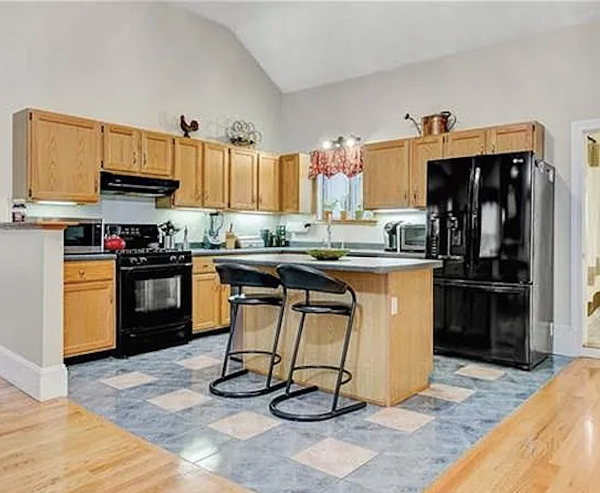 246 Essex St #2 - Photo 3 of 23