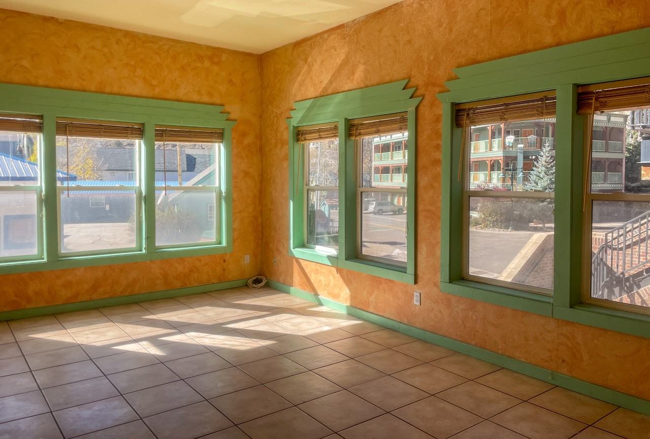 206 Eagle St - Photo 3 of 5