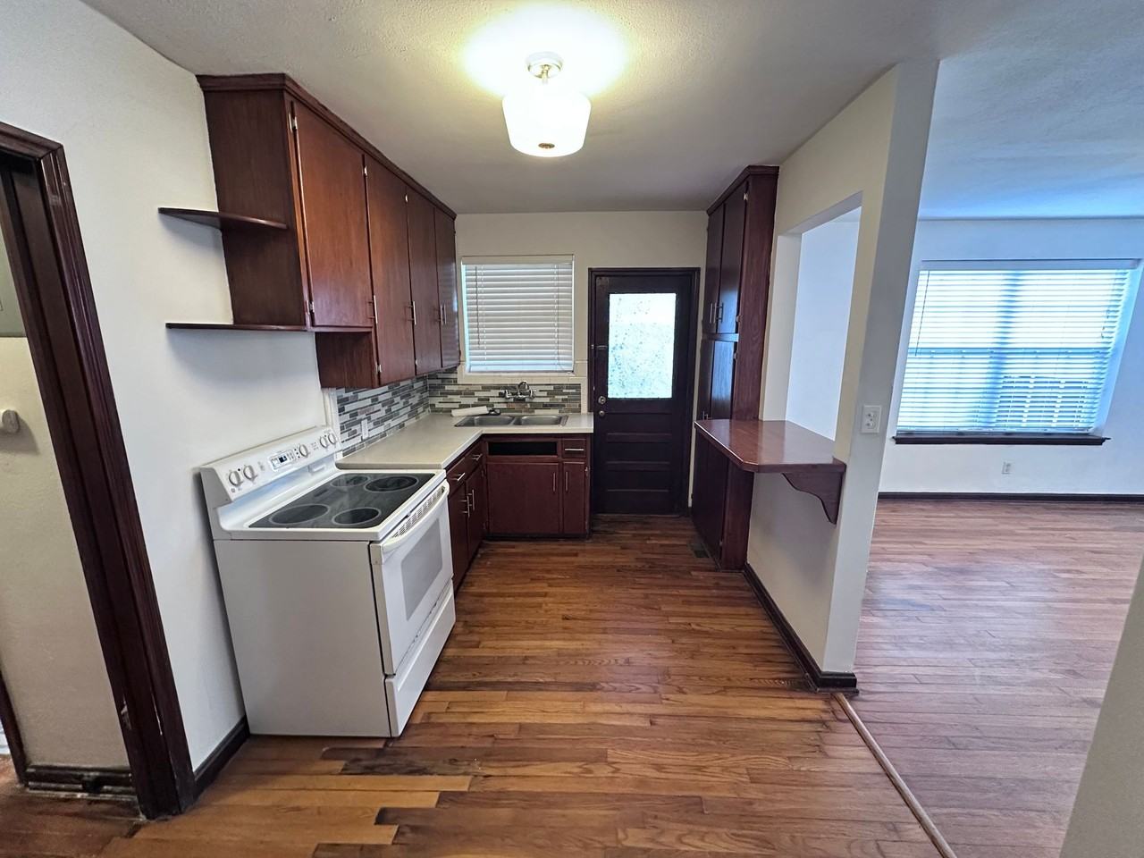 *** TWO WEEKS FREE*** Live Close to Everything – 1BR in Southside Jax - Photo 7 of 11