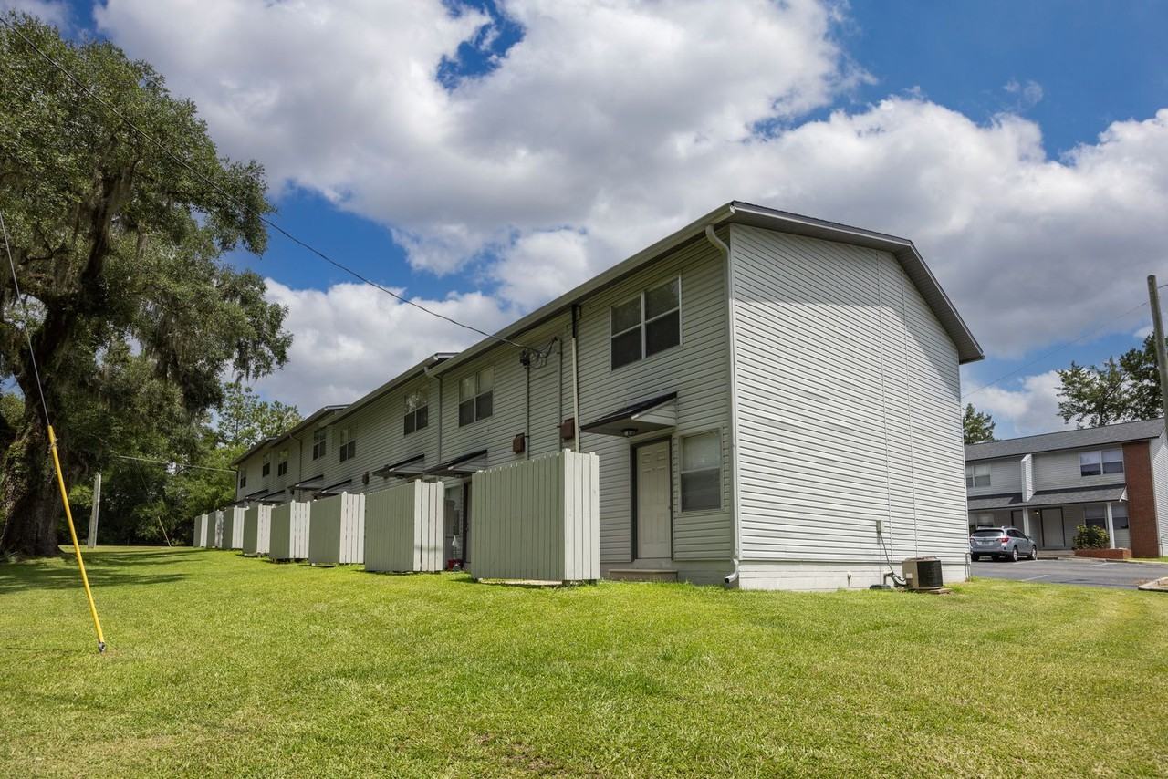 Santa Fe Trace Apartments Ltd. - Photo 2 of 50