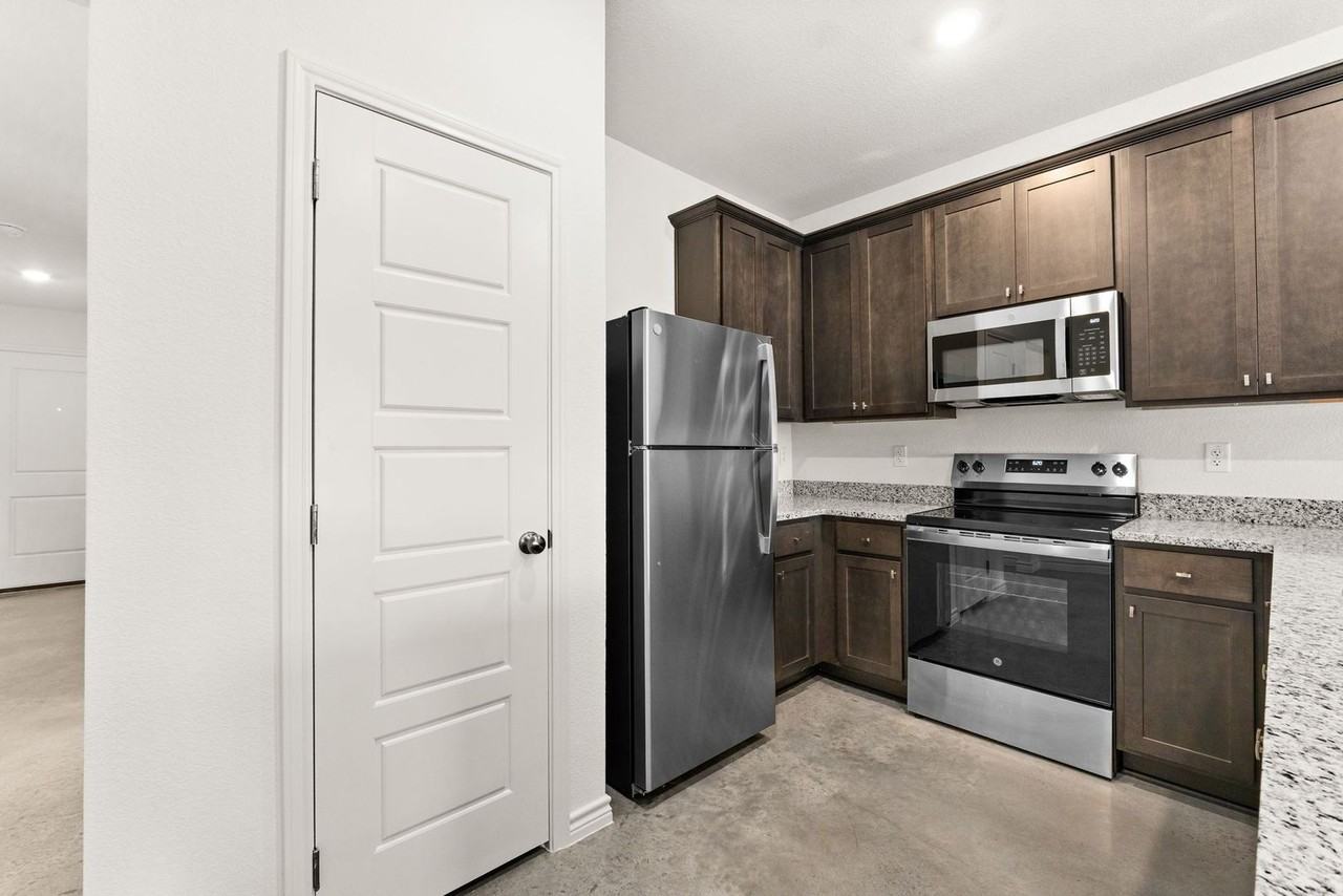 1259 Concord Dr - Photo 4 of 19