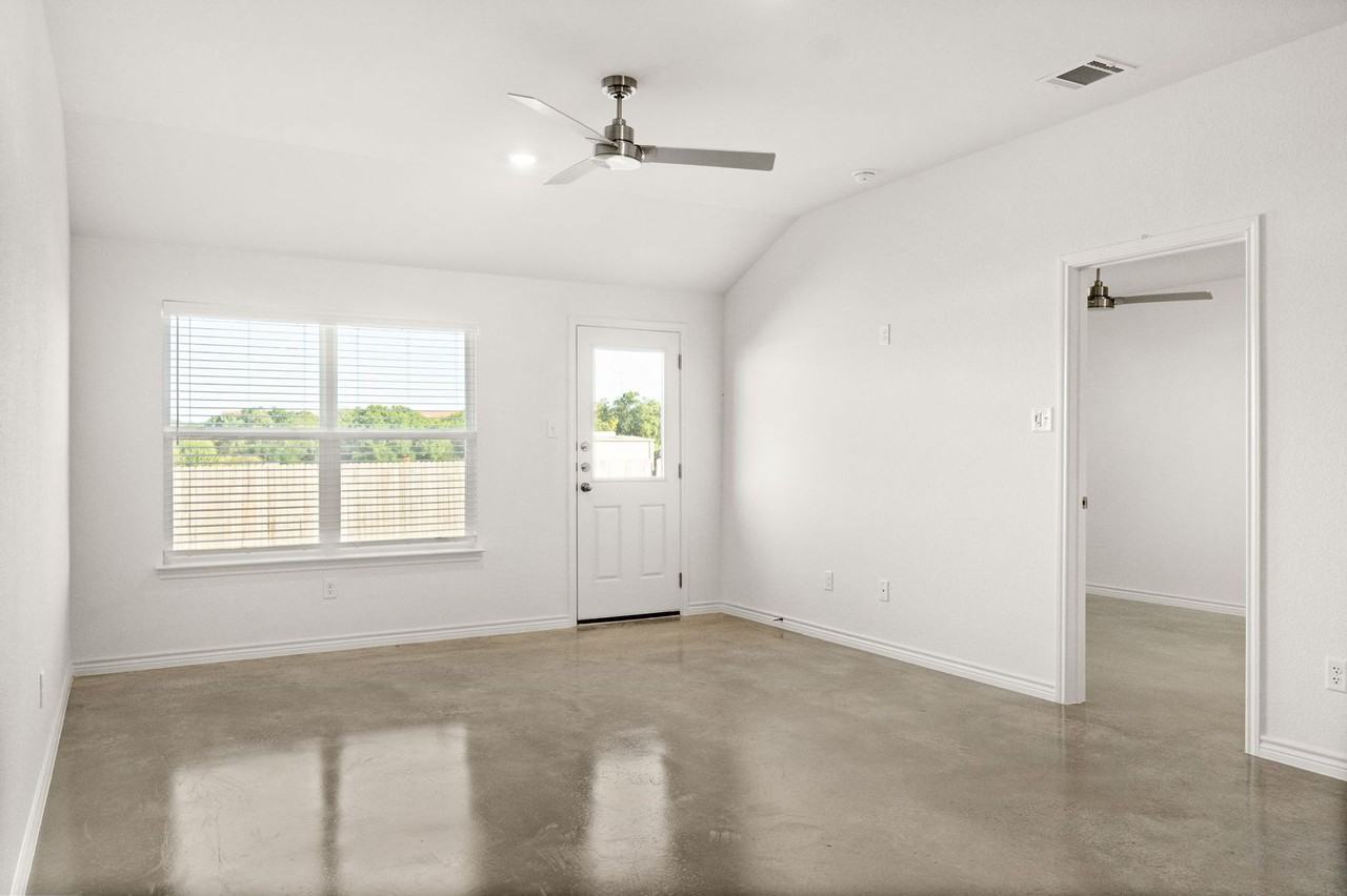 1259 Concord Dr - Photo 5 of 19