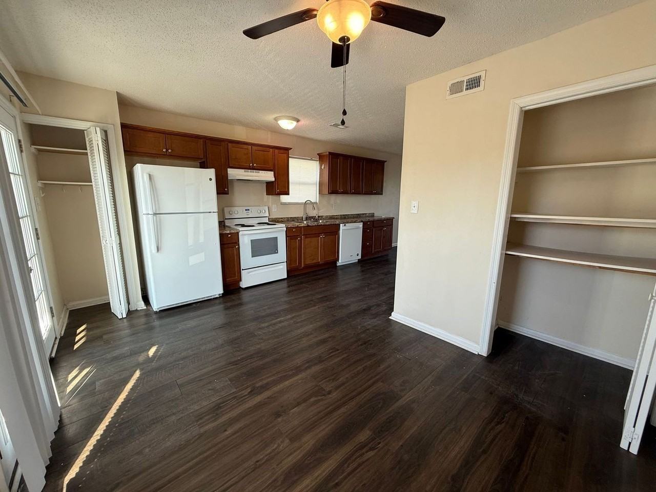 137 Sea Gull Ln - Photo 2 of 15