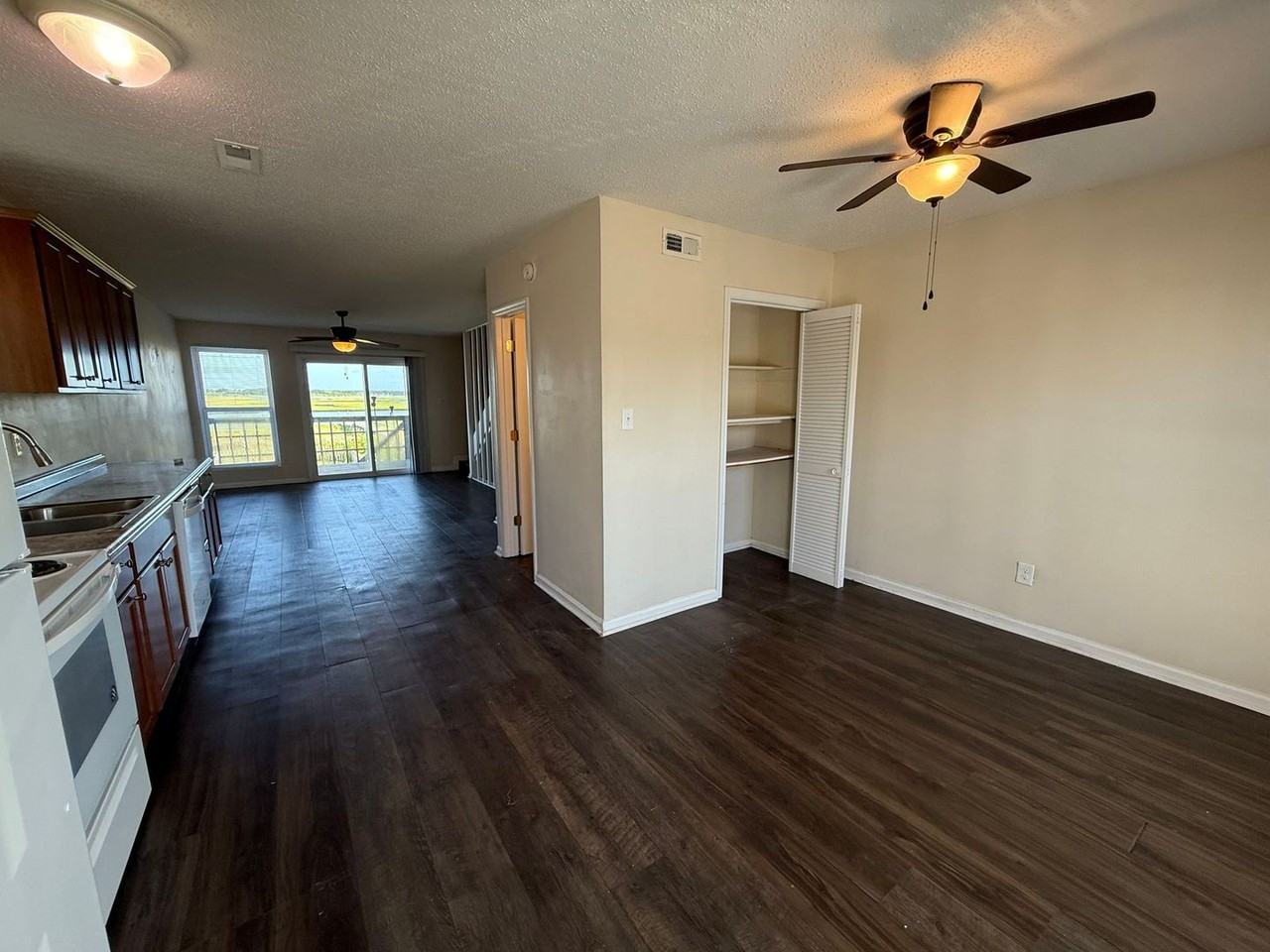 137 Sea Gull Ln - Photo 3 of 15