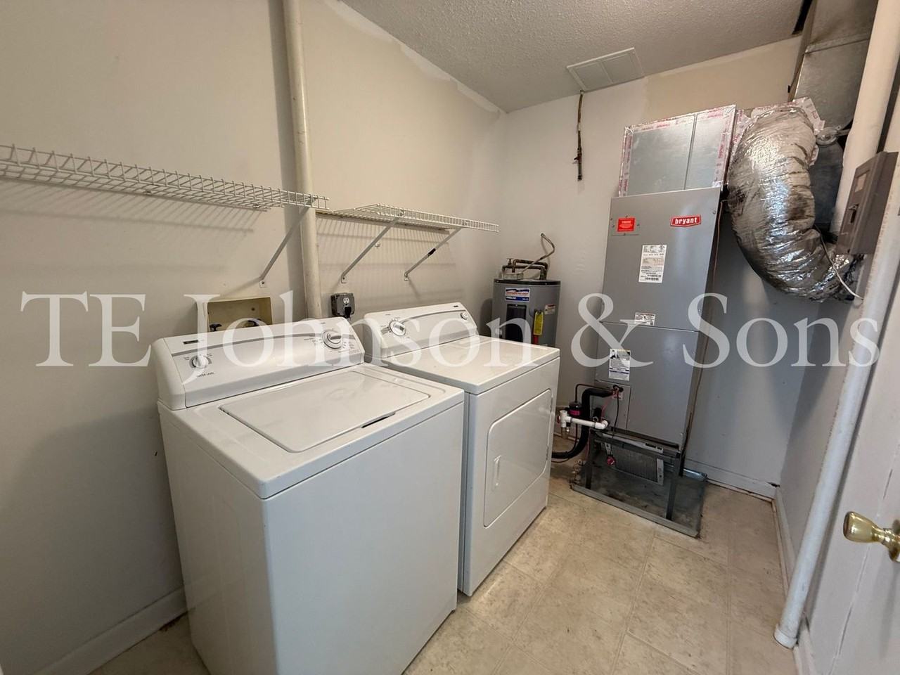 218 Lamplighter Cir - Photo 3 of 33