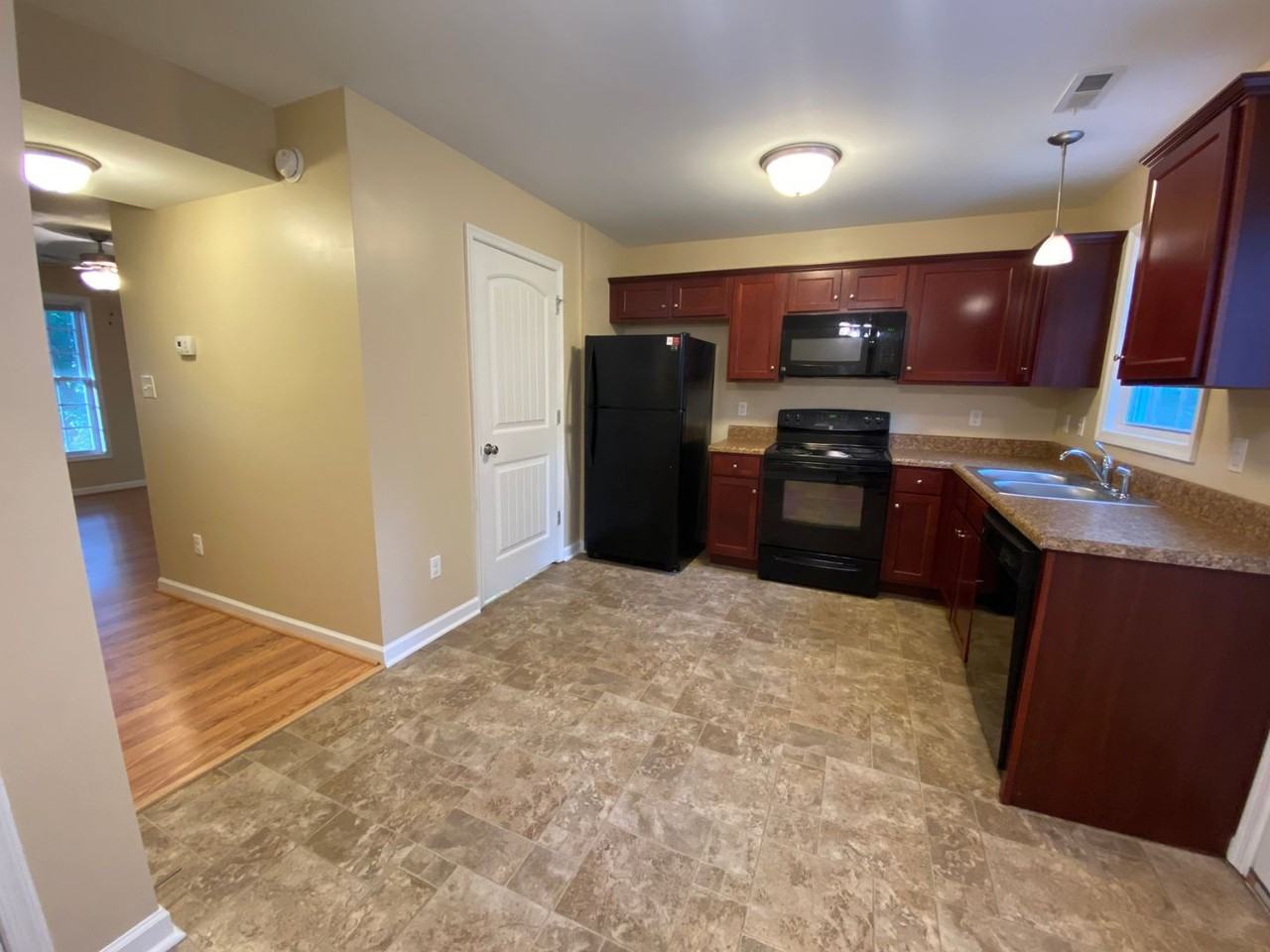 2952A Suburban Rd - Photo 3 of 13