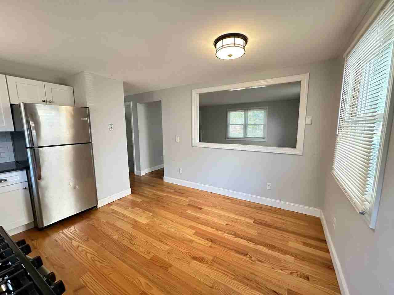 83 Middle St - Photo 3 of 16