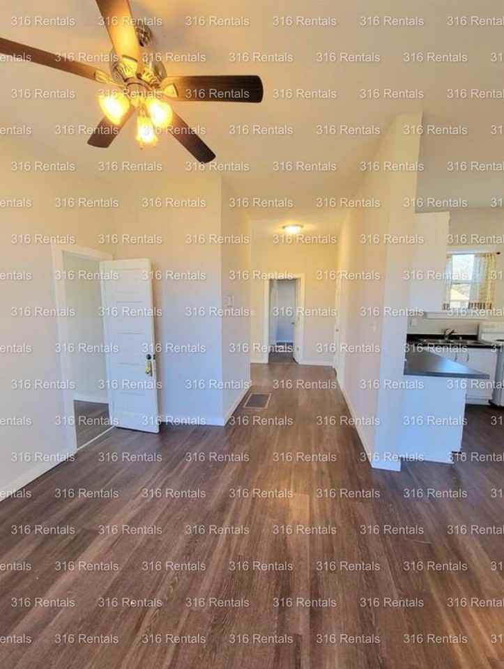 425 N Pine St - Photo 2 of 10