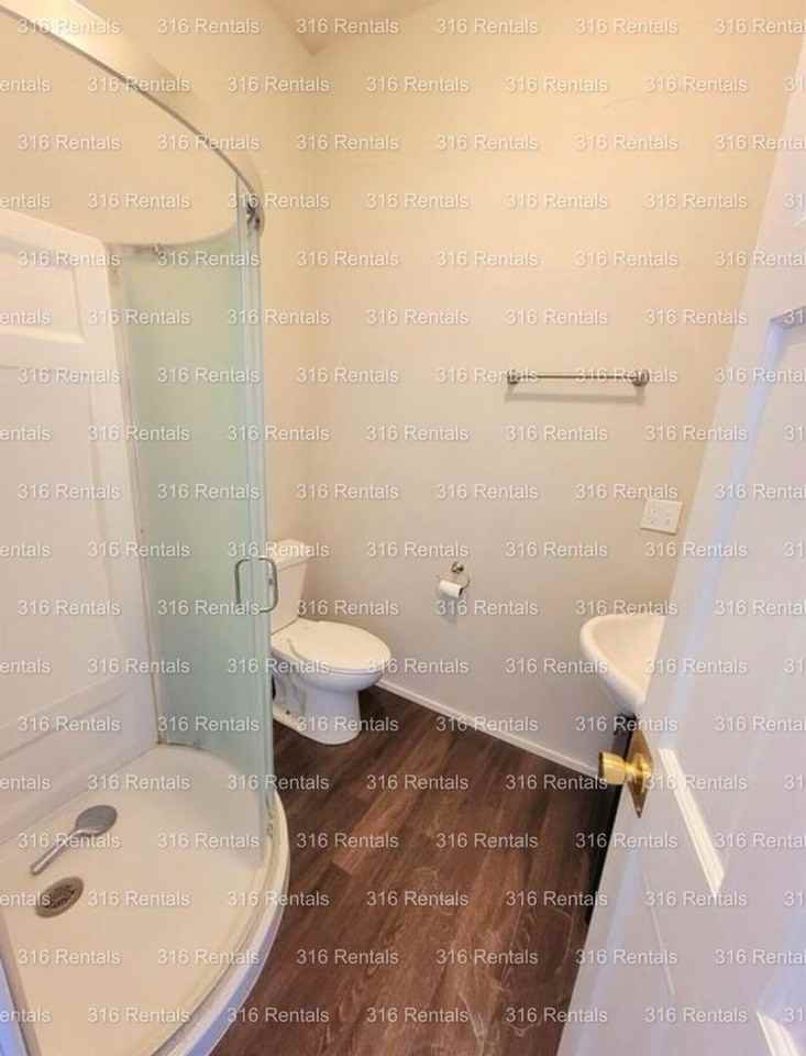 425 N Pine St - Photo 3 of 10