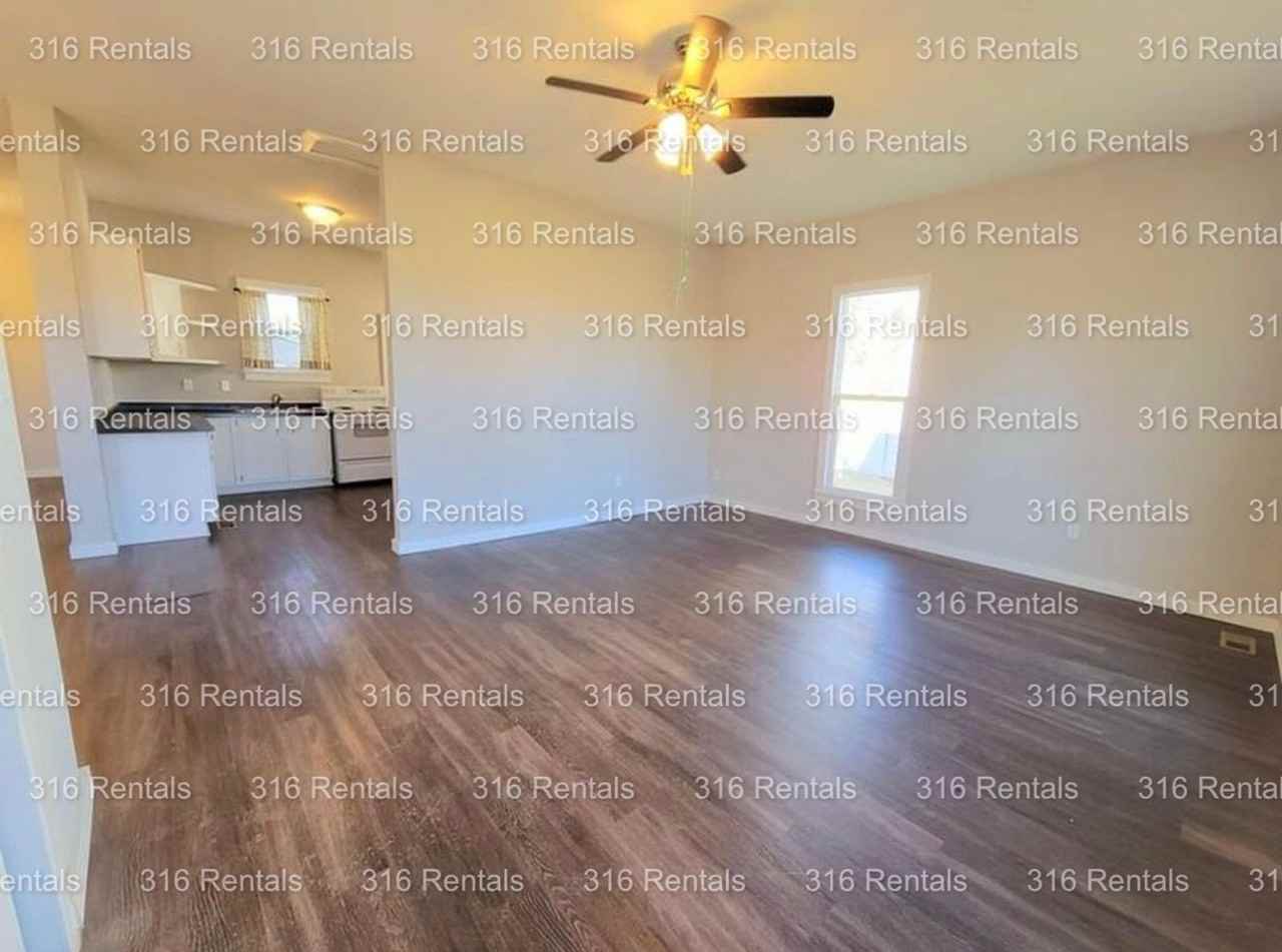 425 N Pine St - Photo 7 of 10