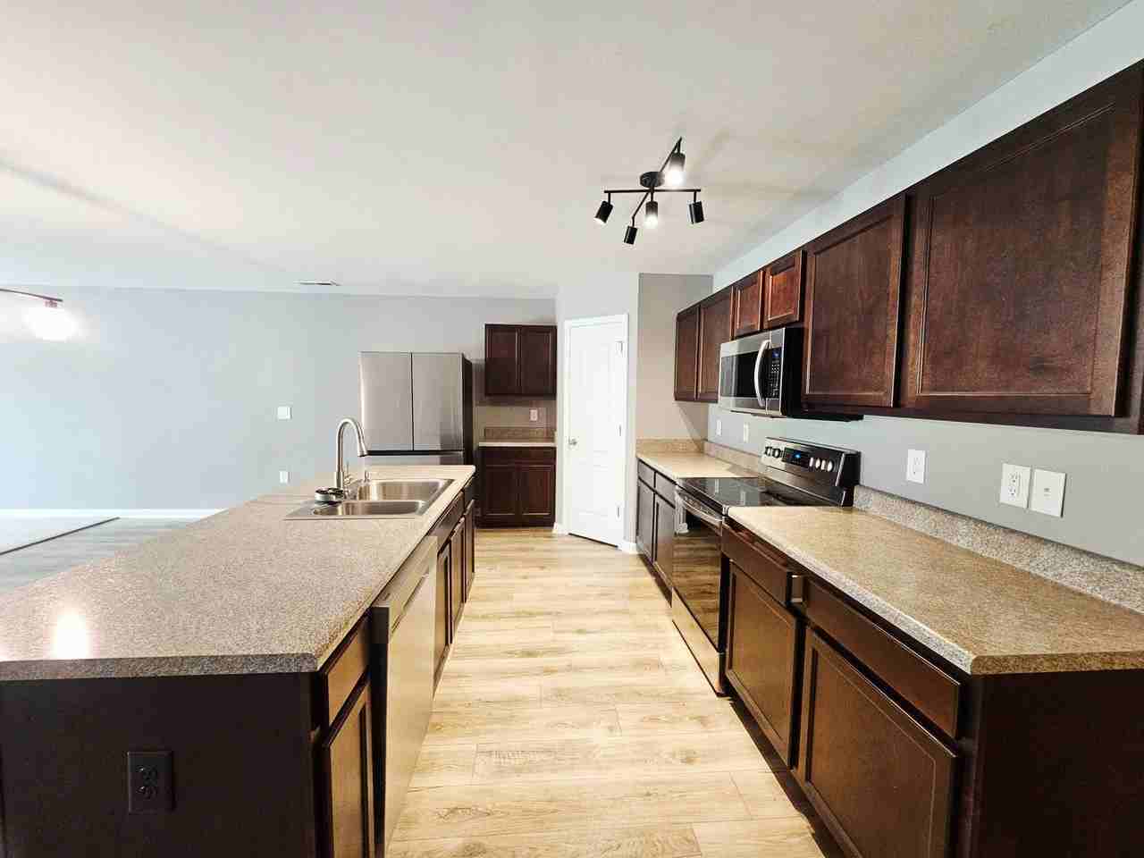 1420 Demila Dr - Photo 4 of 26