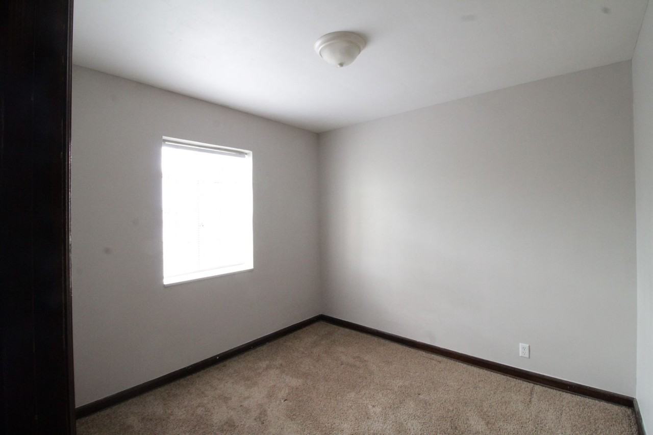 1624 S High St - Photo 4 of 17