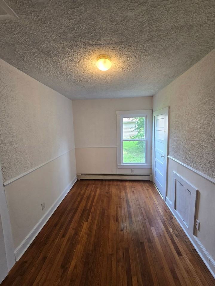 1400 Wilmington Ave - Photo 2 of 4