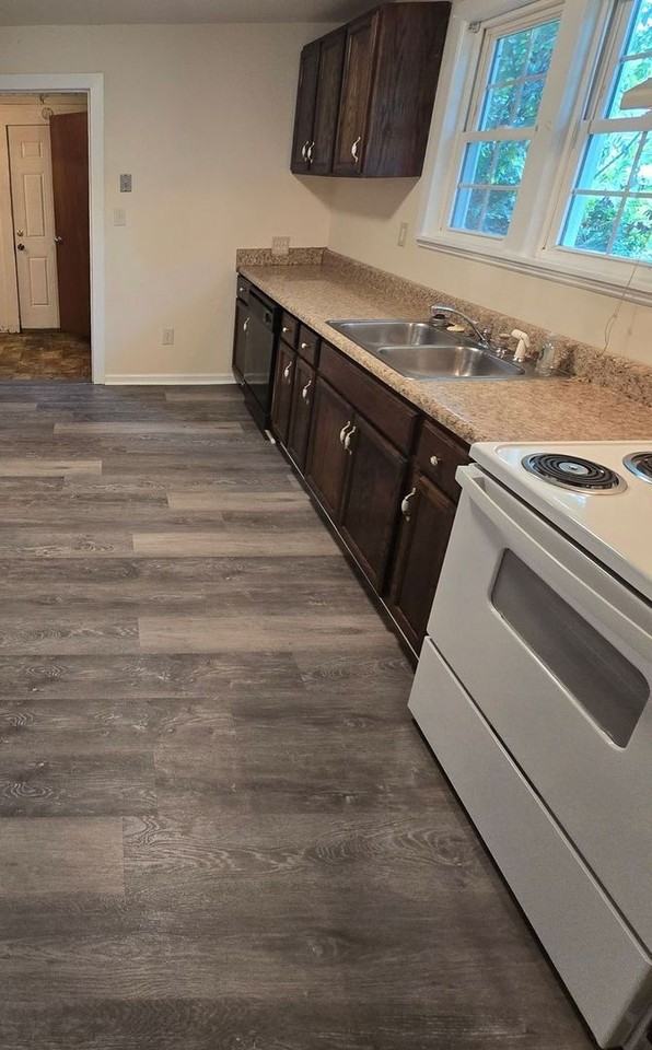 1400 Wilmington Ave - Photo 3 of 4