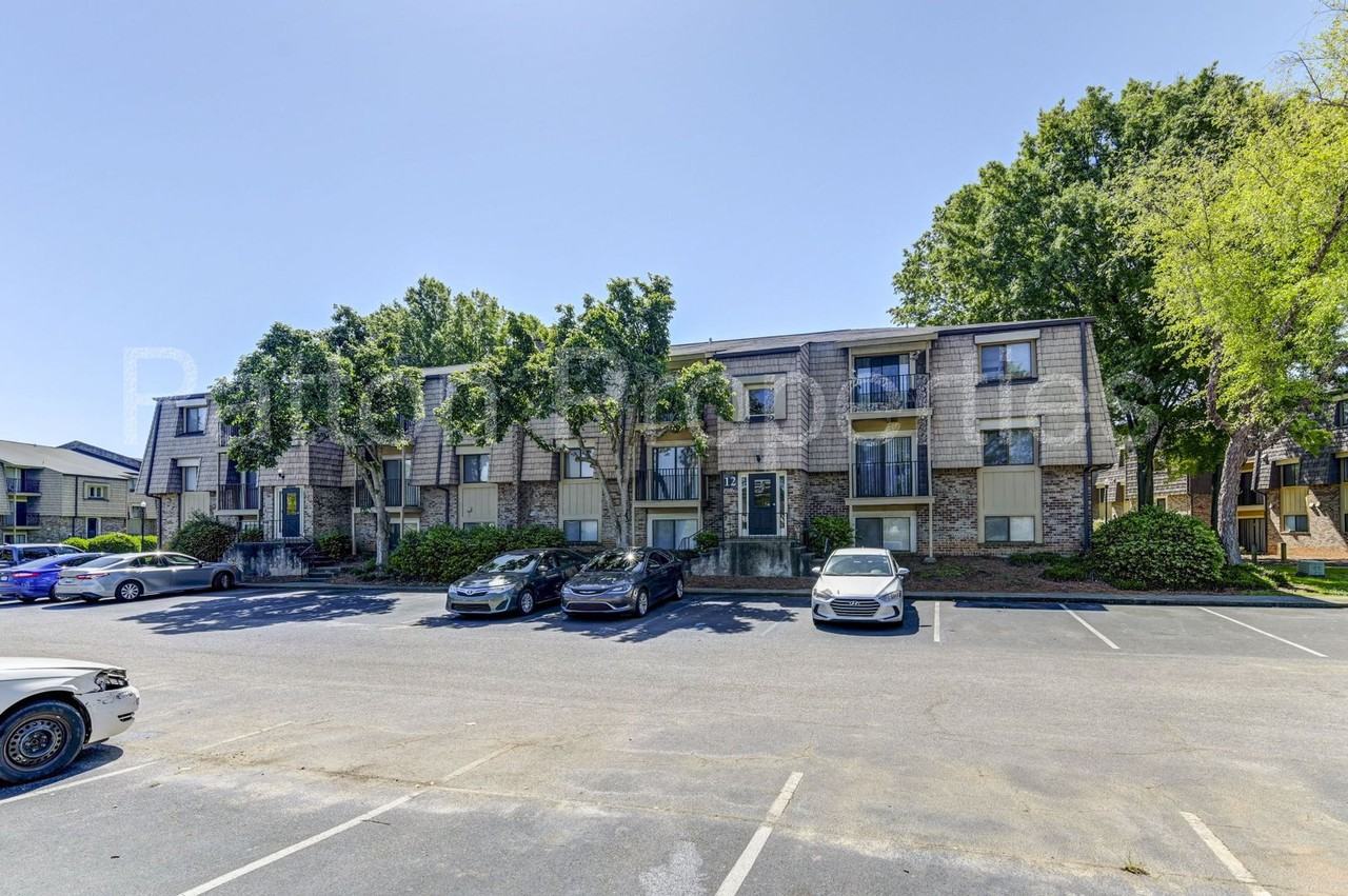 1218 Old Manor Rd - Photo 2 of 17