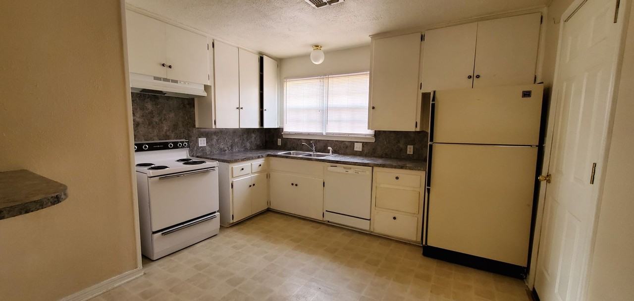 4336 Featherston Ave - Photo 3 of 8