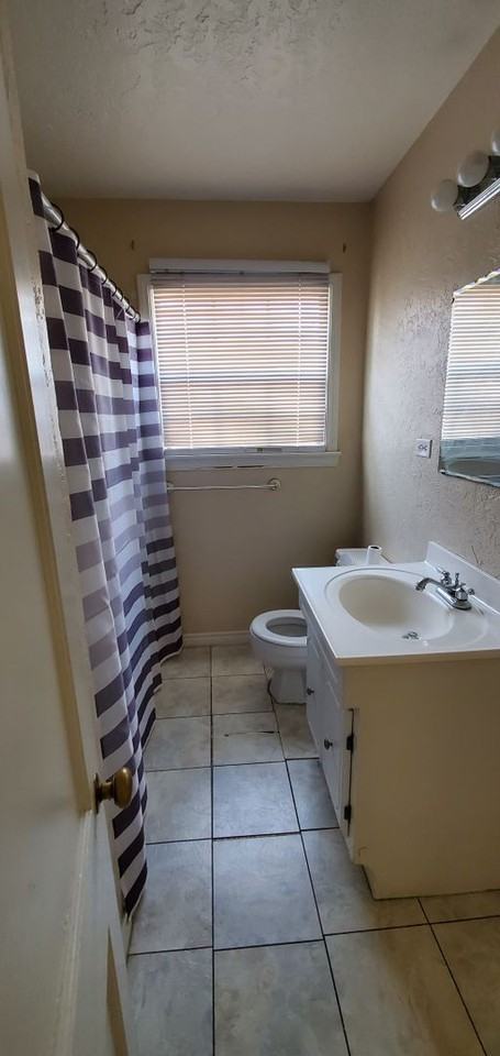 4336 Featherston Ave - Photo 4 of 8