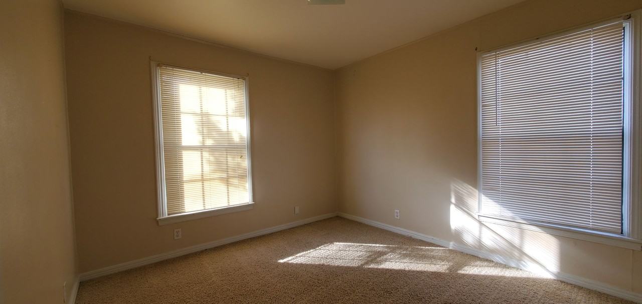 4336 Featherston Ave - Photo 5 of 8