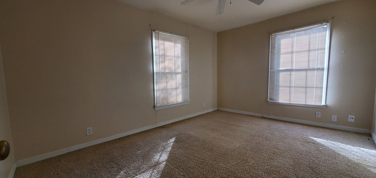 4336 Featherston Ave - Photo 6 of 8