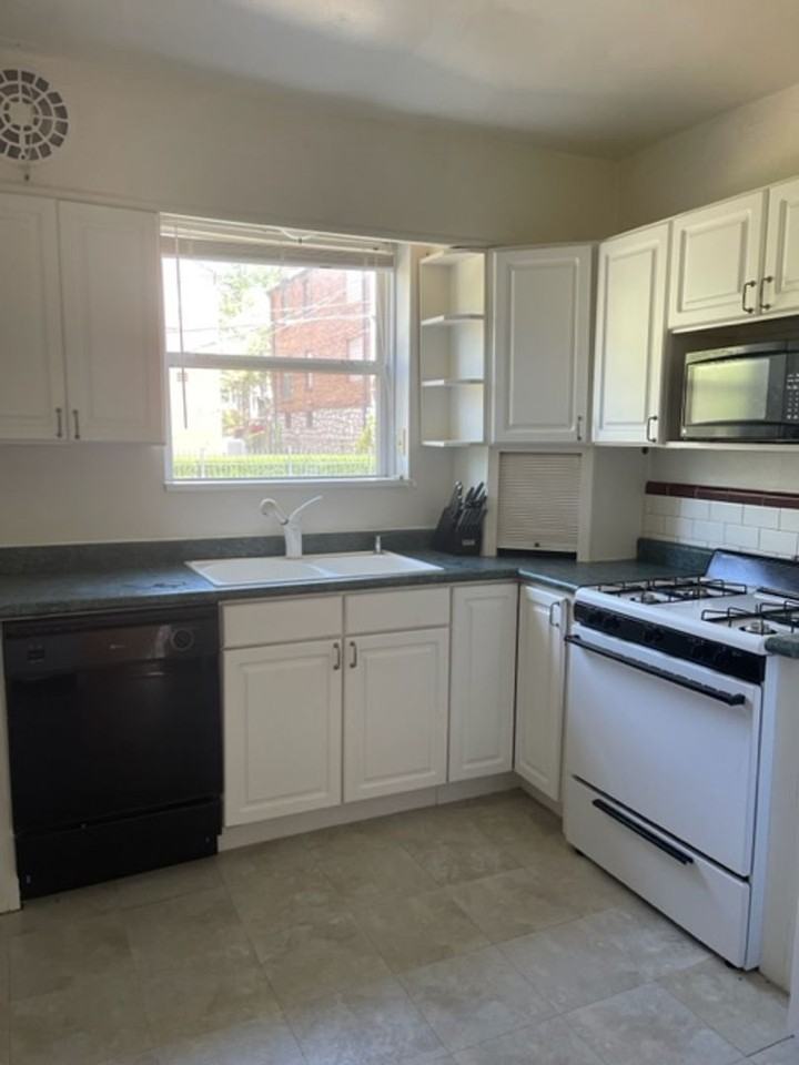 7525 York Dr - Photo 2 of 11