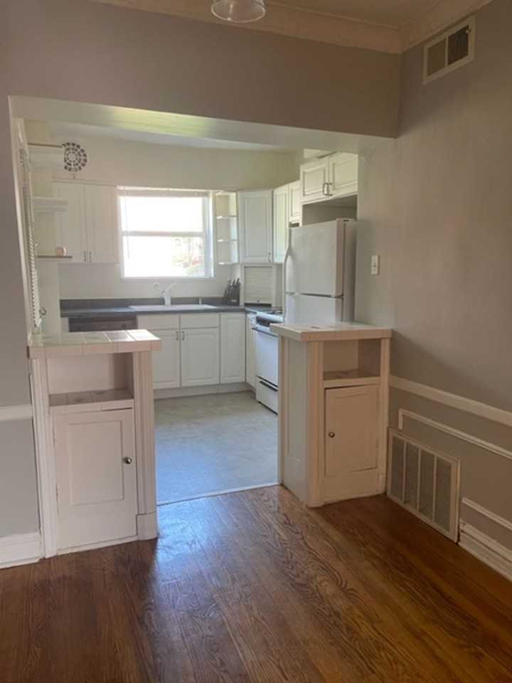 7525 York Dr - Photo 3 of 11
