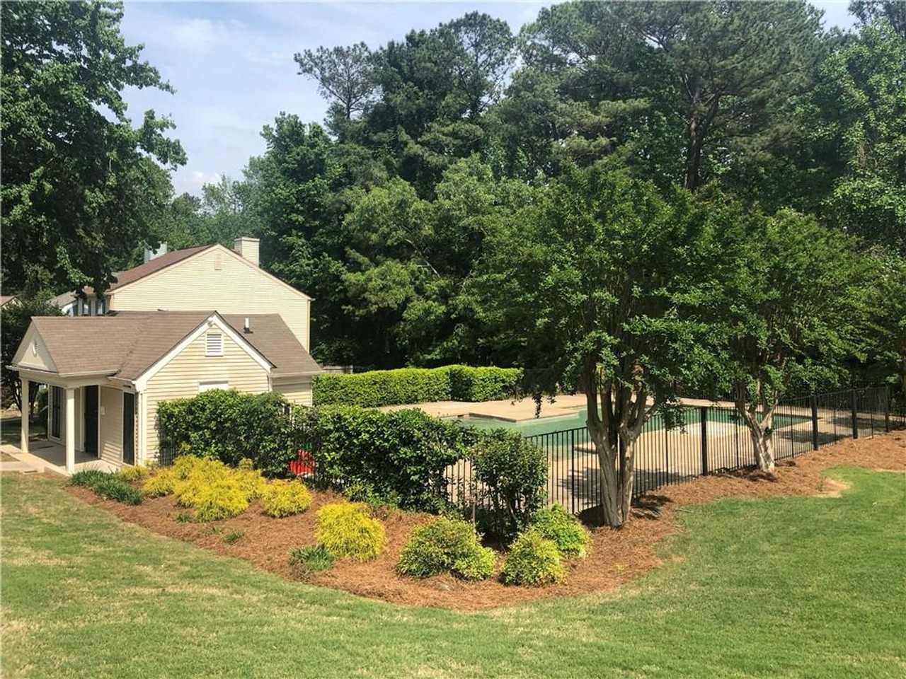 3924 Hancock Cir - Photo 2 of 22