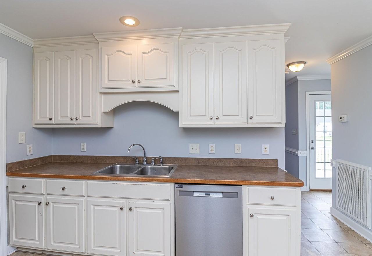 109 Beatrice Dr - Photo 5 of 22