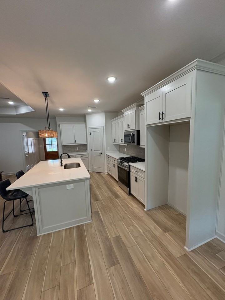 102 Georgetown Ave - Photo 2 of 18