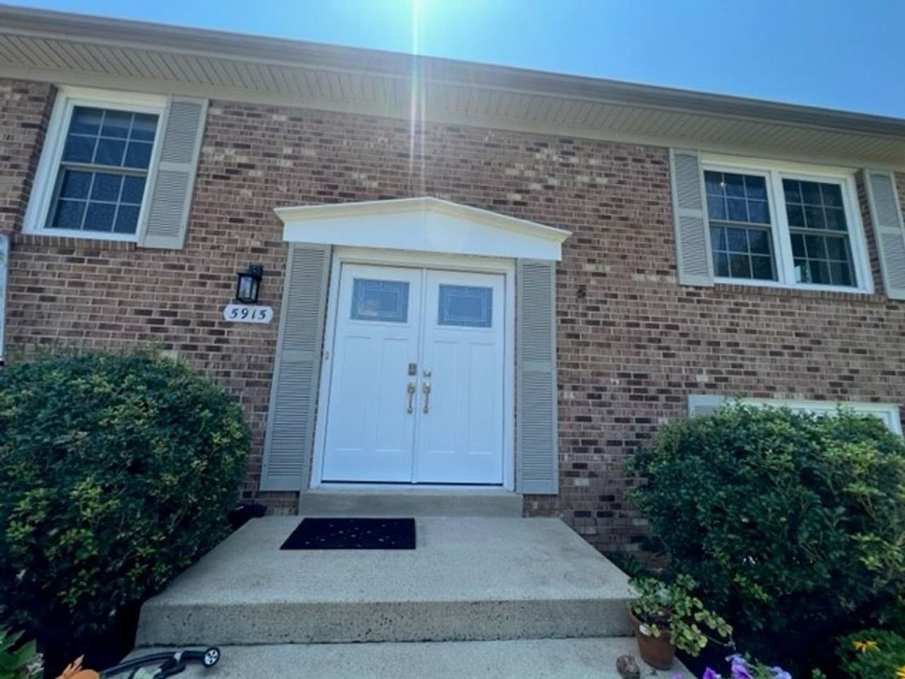 5915 Parkridge Ln - Photo 2 of 40