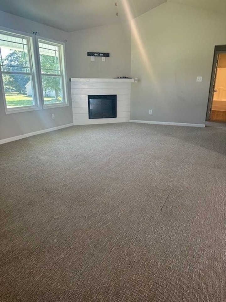 106 Fern St - Photo 3 of 19