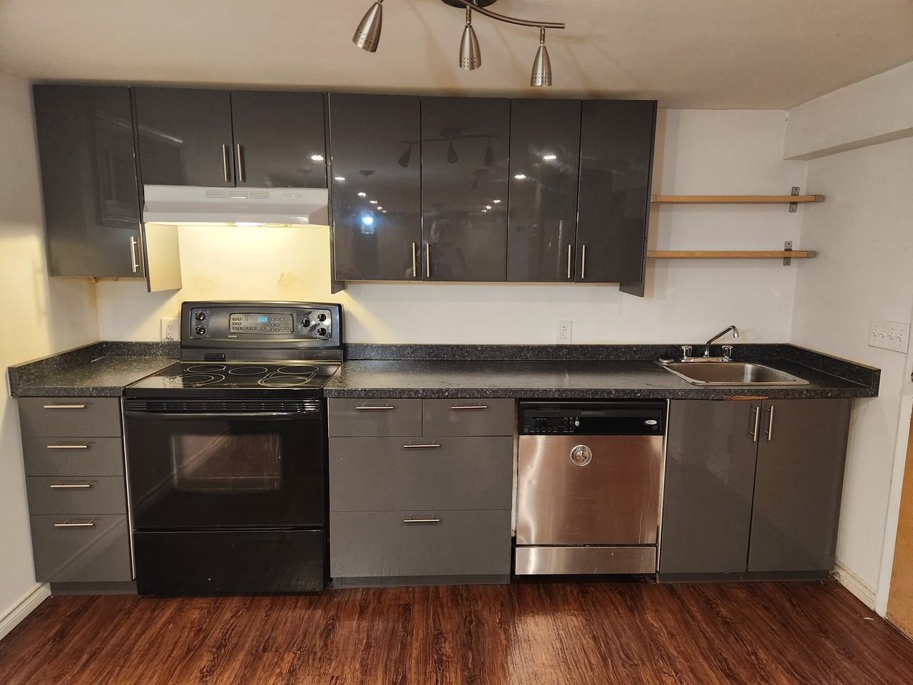 319 Hillcroft Street - Photo 2 of 9