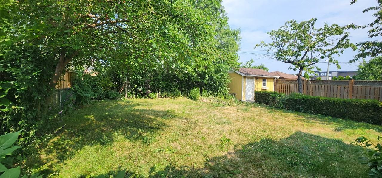 35 Euphrasia Drive - Photo 3 of 17