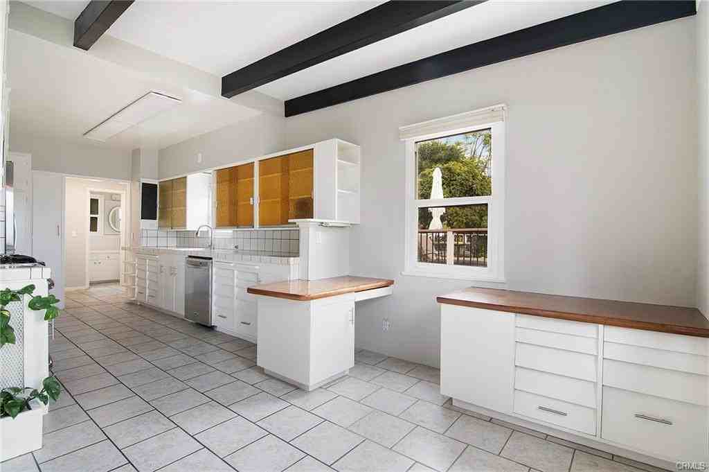 934 Highline Rd - Photo 2 of 8