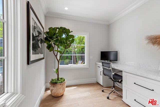 14226 Chandler Blvd - Photo 2 of 8