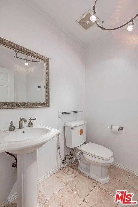 5049 Hesperia Ave - Photo 3 of 8