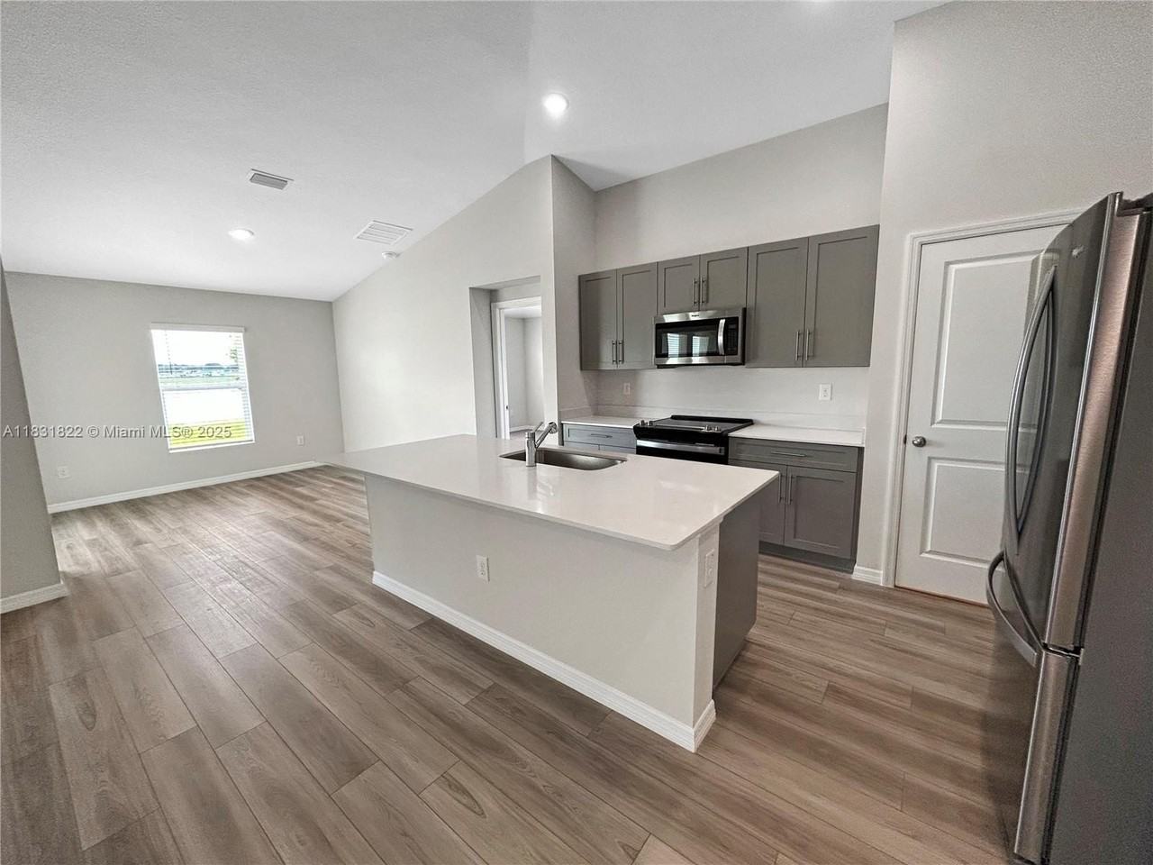 2060 Stillview Pass - Photo 7 of 37