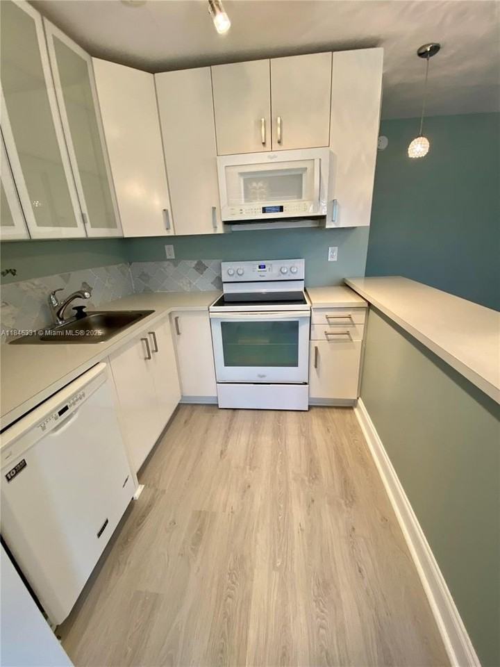 2716 Northeast 30th Place #207C - Photo 7 of 32