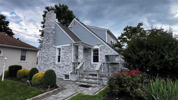 featured image of 220 Grand Ave