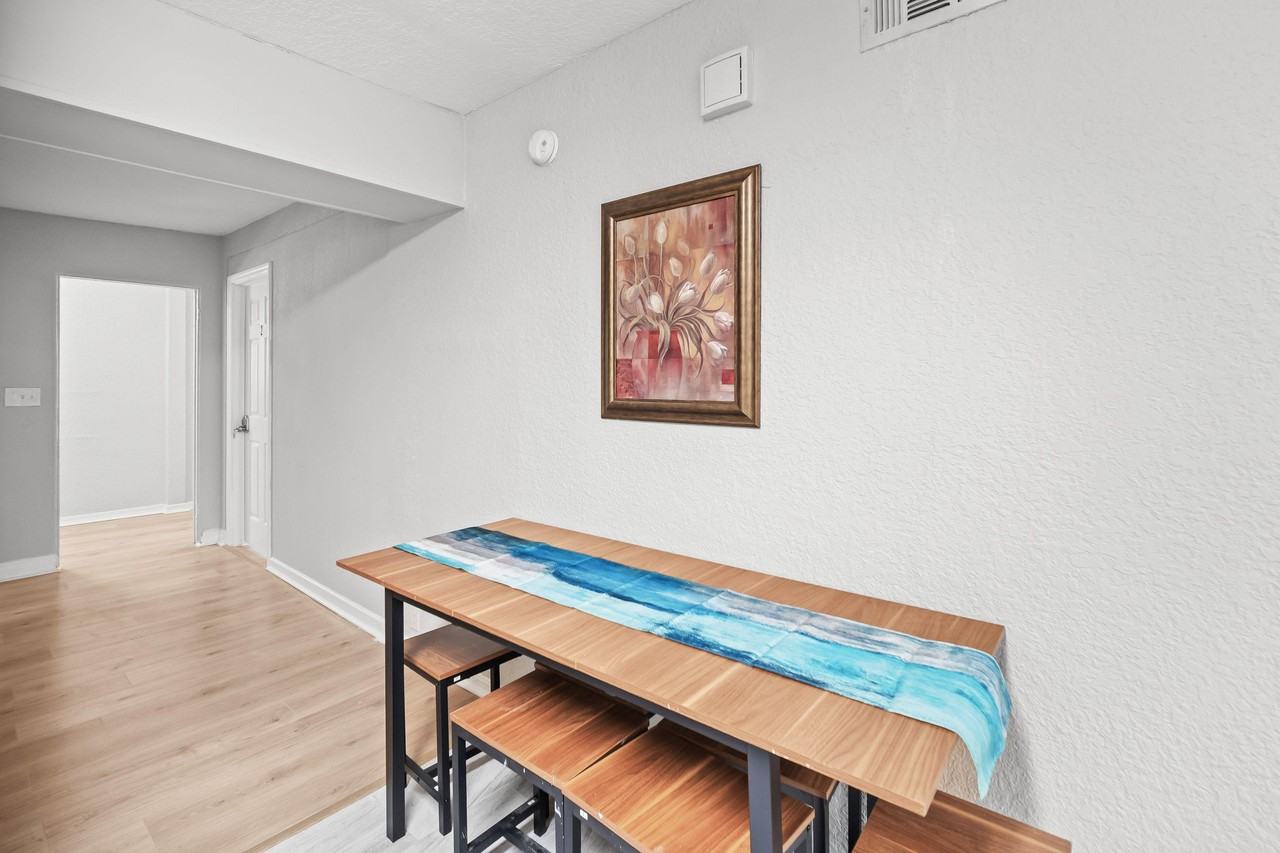 W 28th St - Photo 6 of 11