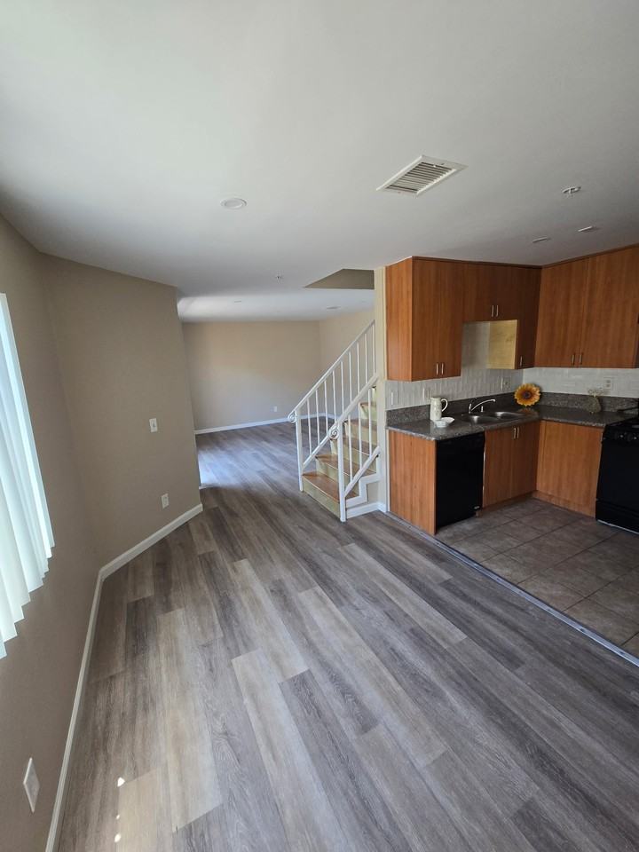 6924 Vesper Avenue - Photo 2 of 10