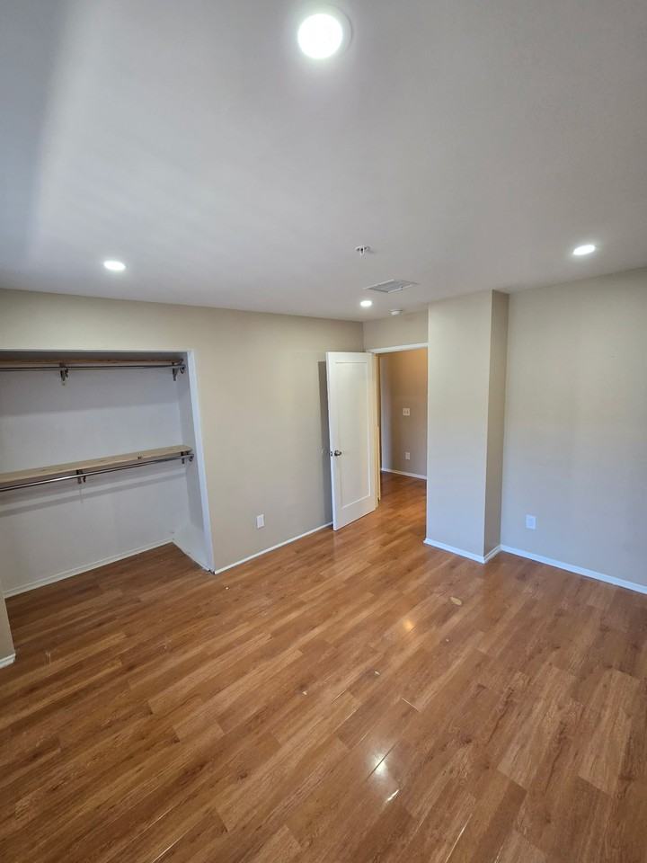 6924 Vesper Avenue - Photo 7 of 10