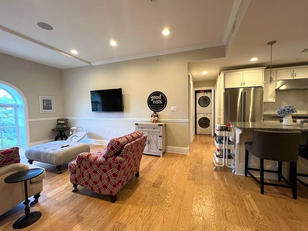 616 E 4th St - Photo 6 of 14