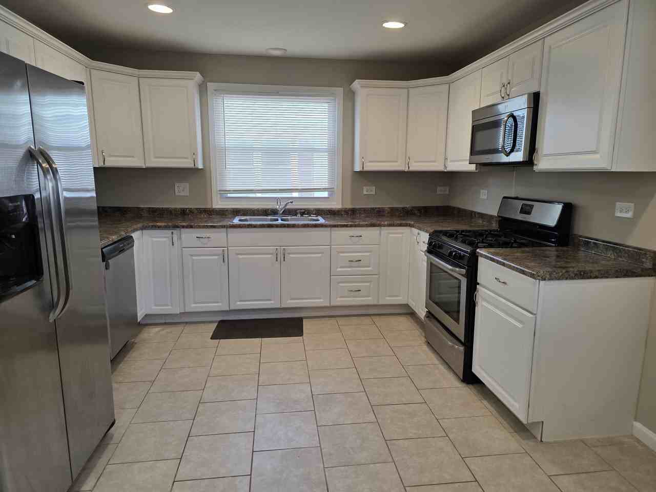 1818 S 4th Pl - Photo 4 of 17