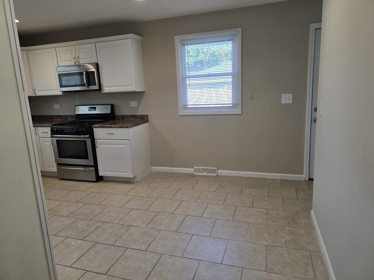 1818 S 4th Pl - Photo 6 of 17