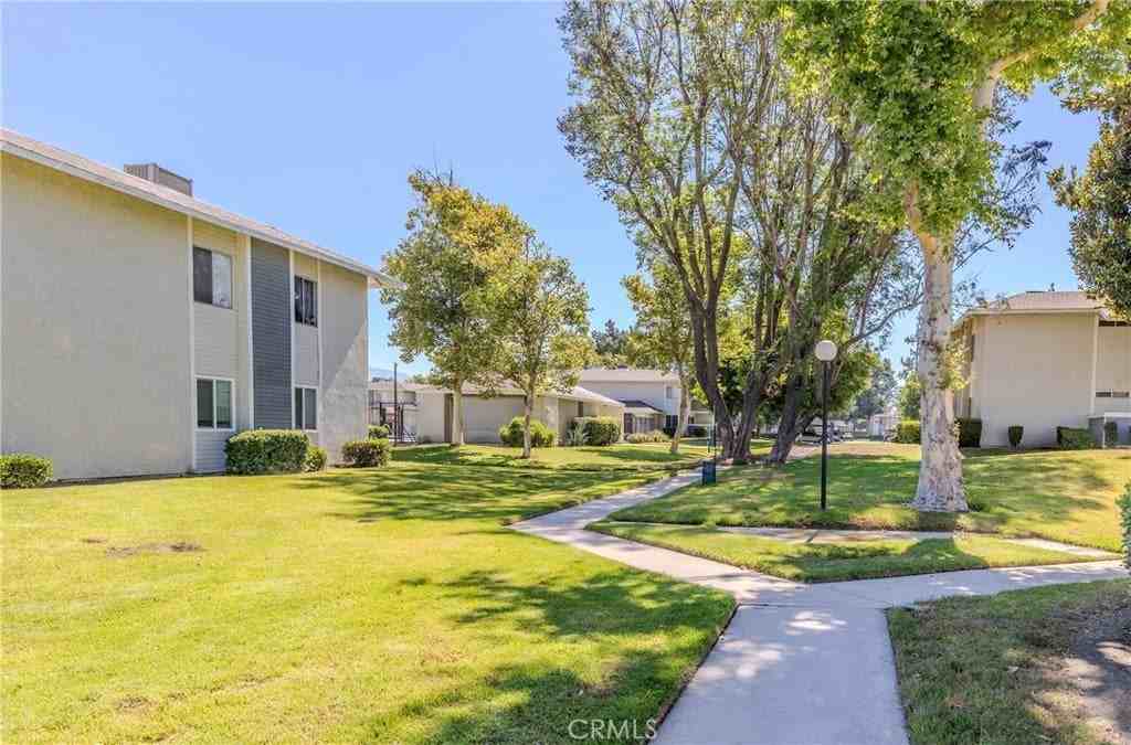 26200 Redlands Blvd - Photo 4 of 19