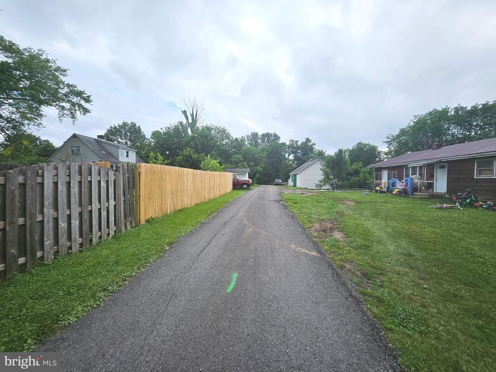 449 Harmison Ln - Photo 3 of 27