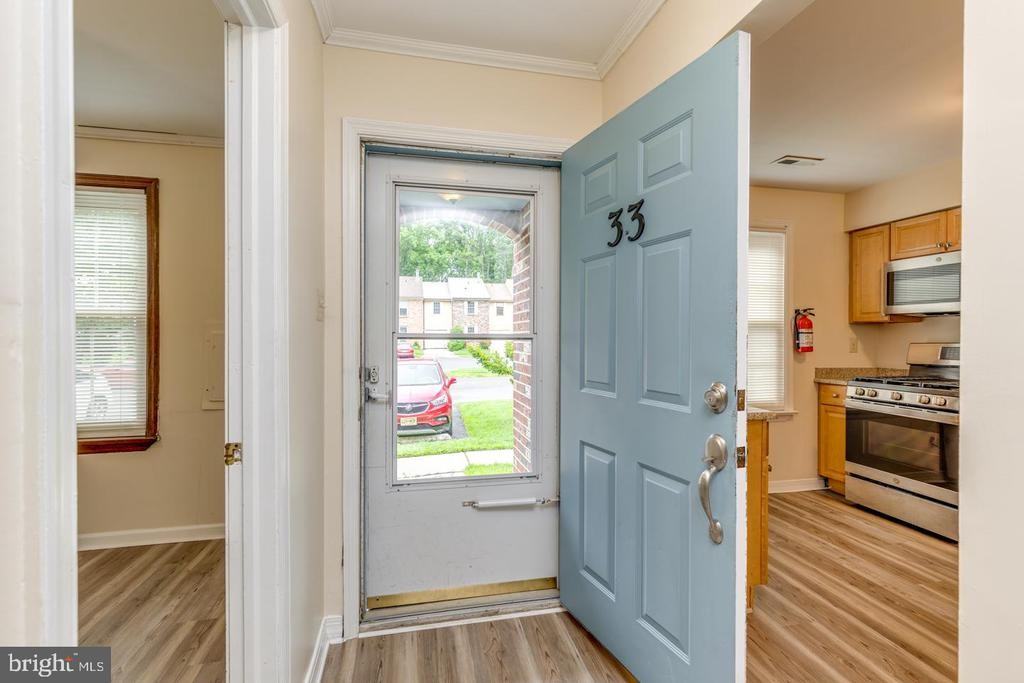 33 Blackhawk Ct - Photo 3 of 25